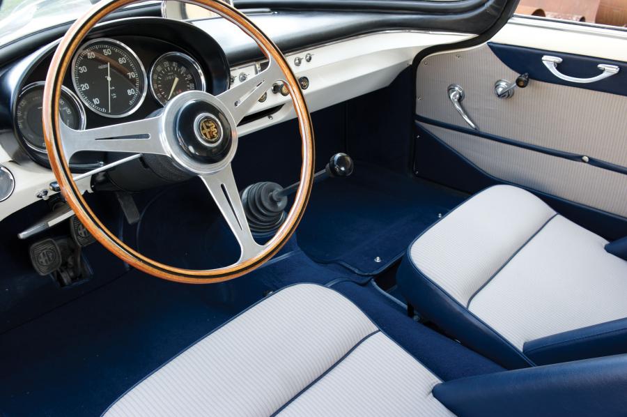 Интерьер Alfa Romeo Giulietta Sprint Speciale (101) 1958 года  (фото 21 из 44)